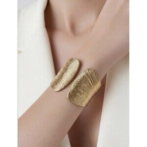 ZARA Gold Textured Rigid Clamshell Cuff Bracelet - New In Box (4736/249)